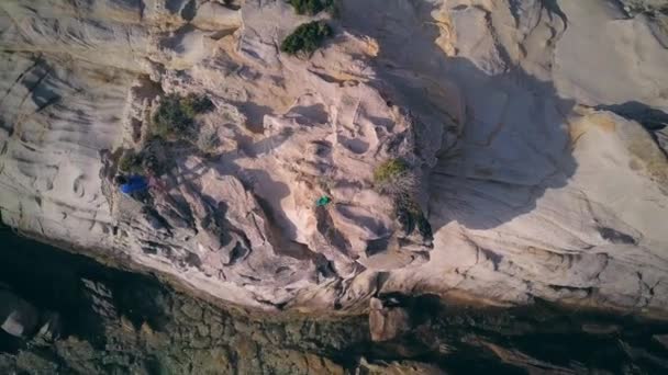 磯の空中撮影 シトニア ギリシャの男 — ストック動画