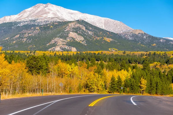 Carretera Vacía Con Bosque Otoñal Colorado — Foto de Stock