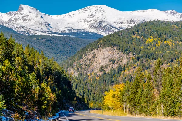 Snelweg Tussen Herfst Bos Colorado Usa — Stockfoto