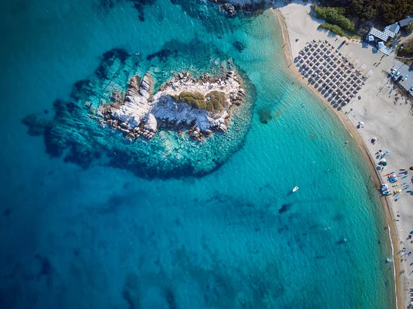 Kayalık Sahil Şeridi Sithonia Yunanistan Güzel Bir Plaj Havadan Görünümü — Stok fotoğraf