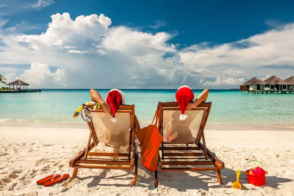 Koppel Een Tropisch Strand Maldiven Met Kerstmis — Stockfoto