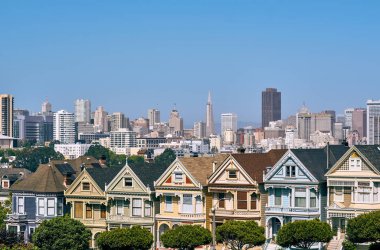 San Francisco, California, ABD boyalı bayanlar evlerin görünümü