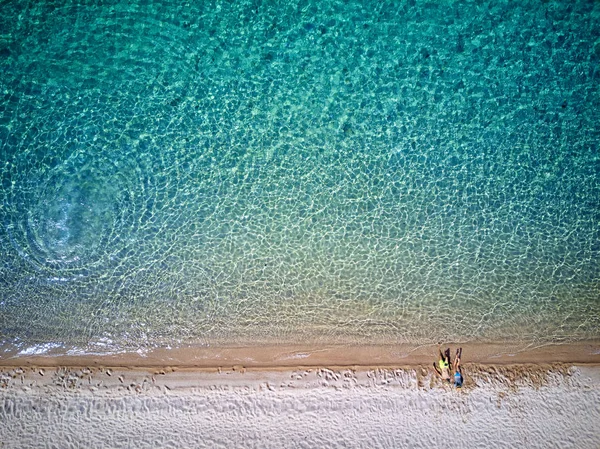 Ovanifrån Vacker Strand Med Familj Sithonia Grekland — Stockfoto