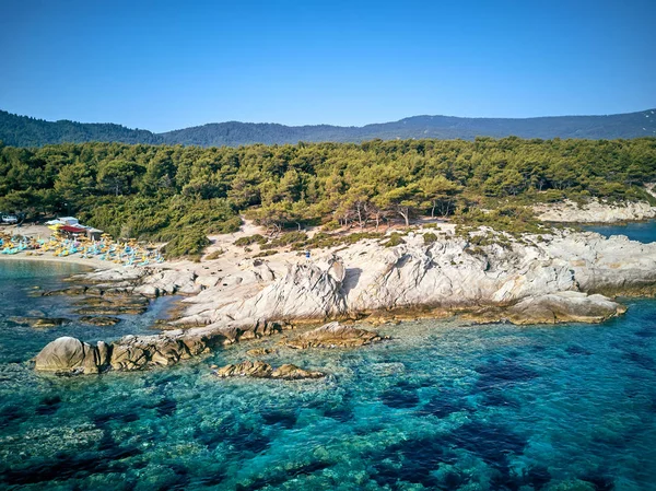 Prachtig Strand Rotsachtige Kustlijn Luchtfoto Sithonia Griekenland — Stockfoto