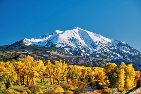 マウント Sopris アメリカのコロラド州ロッキー山脈の秋の風景 — ストック写真