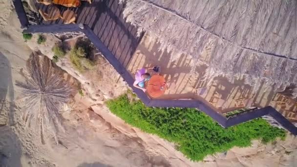 Człowiek Beach Barze Aerial Strzał Sithonia Grecja — Wideo stockowe