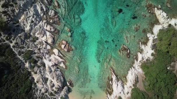 Prachtige Rotsachtige Kustlijn Luchtfoto Bovenaanzicht Drone Schoot Sithonia Griekenland — Stockvideo