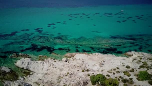 Όμορφες Βραχώδεις Ακτές Εναέρια Θέα Πάνω Κηφήνας Shot Σιθωνία Ελλάδα — Αρχείο Βίντεο