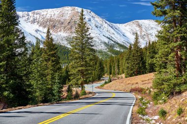 Otoyol yılında Colorado Rocky Dağları Sonbahar, ABD