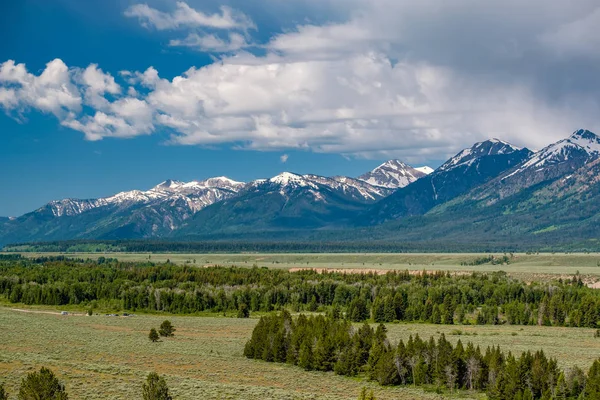 Grand Teton Βουνό Αραιές Νεφώσεις Εθνικό Πάρκο Grand Teton Ουαϊόμινγκ — Φωτογραφία Αρχείου