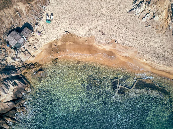 Muž Houpací Síti Krásné Pláži Dron Letecký Pohled Výstřel Sithonia — Stock fotografie