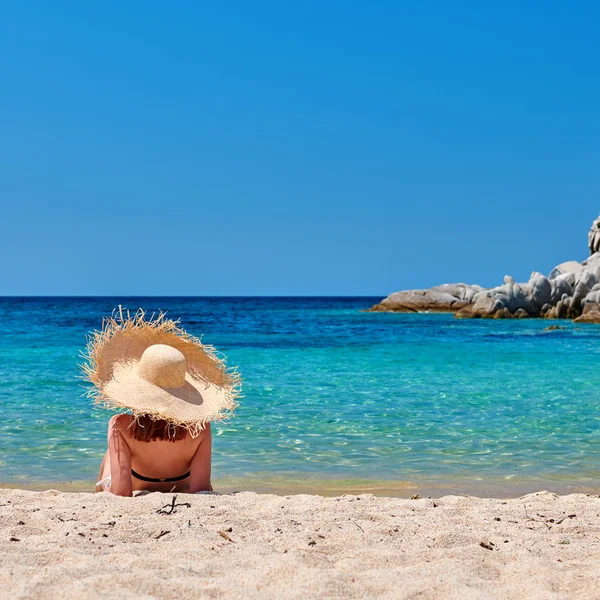 Plajda Bikinili Kadın Sithonia Yunanistan — Stok fotoğraf