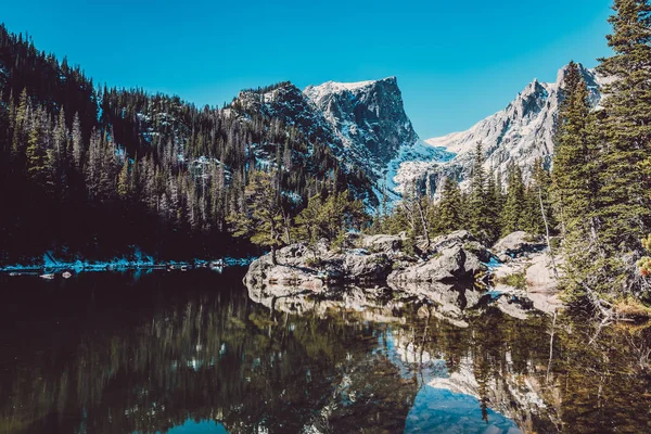호수와 주위에 산의가 마운틴 공원은 콜로라도 — 스톡 사진