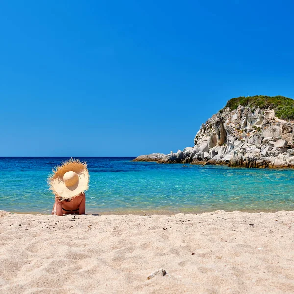 Mooie Vrouw Bikini Strand Sithonia Griekenland — Stockfoto