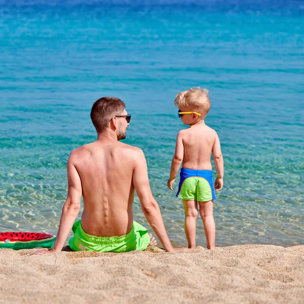 Niño Dos Años Playa Con Padre —  Fotos de Stock