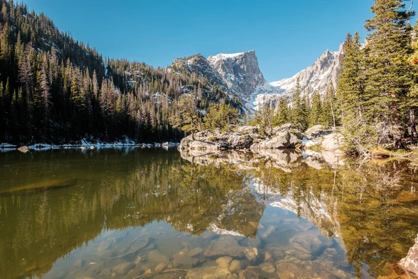 Sueño Lago Reflexión Con Montañas Nieve Alrededor Otoño Parque Nacional — Foto de Stock