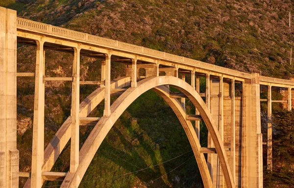 日没時にハイウェイ1のBixby Creek Bridge Big Sur Area カリフォルニア州 アメリカ — ストック写真