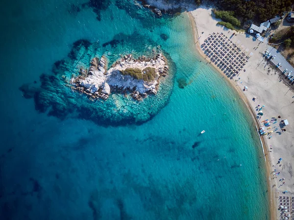 Bela Praia Vista Aérea Superior Drone Shot Sithonia Grécia — Fotografia de Stock