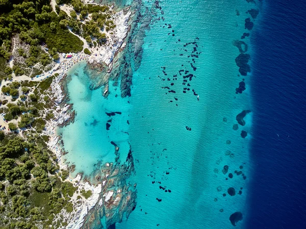 Schöner Strand Und Felsige Küste Top Luftaufnahme Drohnenschuss Sithonia Griechenland — Stockfoto