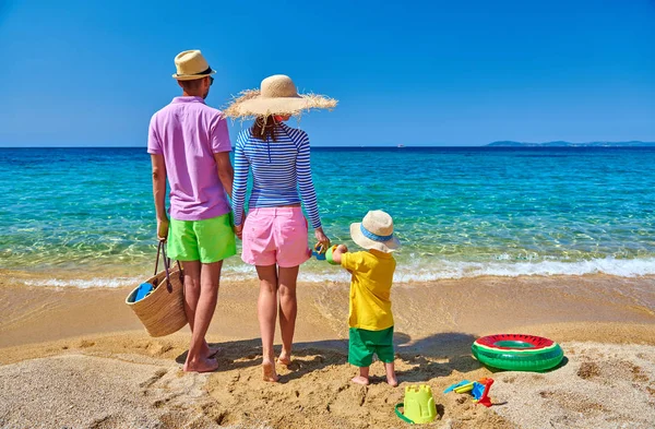 Family Beach Wearing Straw Sun Hat Young Couple Three Year — Stock Photo, Image