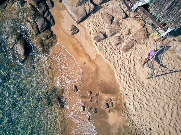 Mannen Hängmatta Vacker Strand Flygfoto Drönare Skott Sithonia Grekland — Stockfoto