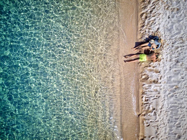 Vacker Strand Med Familj Översta Flygfoto Drone Skott Sithonia Grekland — Stockfoto