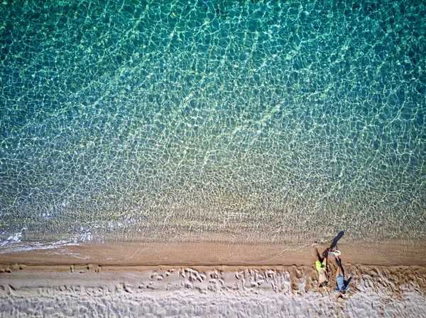 Vacker Strand Med Familj Översta Flygfoto Drone Skott Sithonia Grekland — Stockfoto