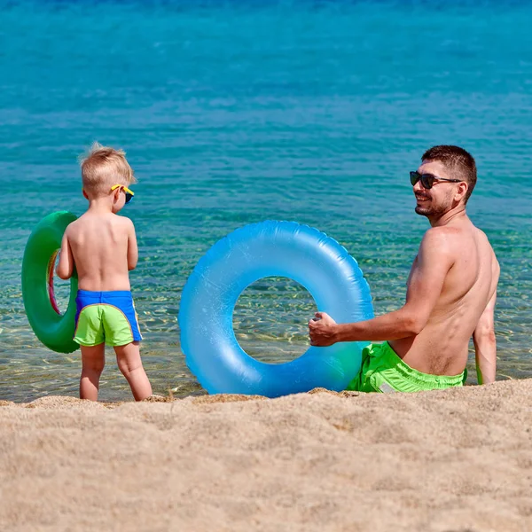 Dois Anos Idade Criança Menino Praia Com Pai — Fotografia de Stock