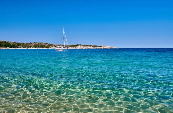 Strand Und Felsige Küstenlandschaft Mit Jacht Sithonia Griechenland — Stockfoto