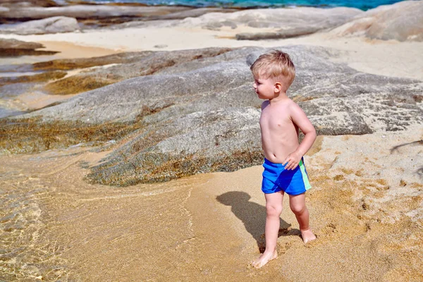 Två Gamla Barn Pojke Stranden — Stockfoto