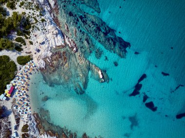 Güzel bir plaj üst hava görünümünü dron vurdu