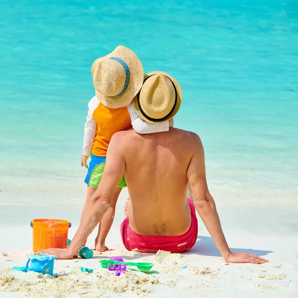 Toddler boy on beach with father — Stock Photo, Image