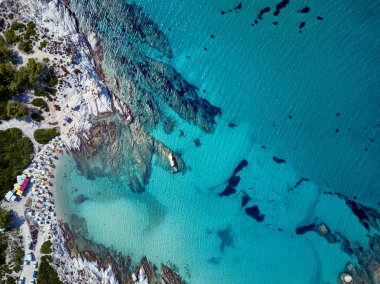 Güzel bir plaj üst hava görünümünü dron vurdu