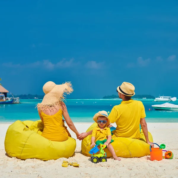 Family with three year old boy on beach — Stock Photo, Image