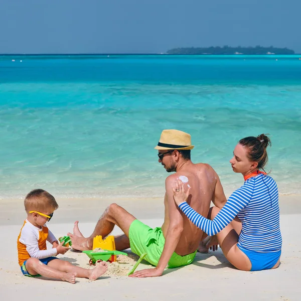 Family with three year old boy on beach — Stock Photo, Image