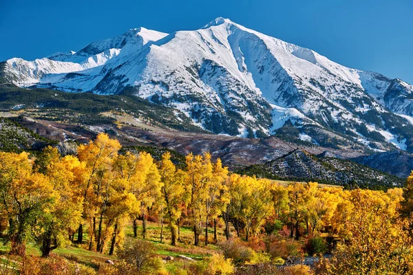 Góra Sopris jesienny krajobraz w Kolorado — Zdjęcie stockowe