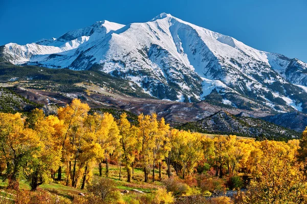 Гора Sopris осінній пейзаж в Колорадо — стокове фото