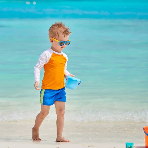Menino Três Anos Brincando Com Brinquedos Praia Praia Férias Família — Fotografia de Stock