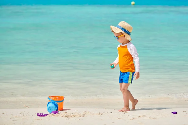 Τρίχρονο Αγόρι Toddler Παίζει Παιχνίδια Στην Παραλία Στην Παραλία Καλοκαιρινές — Φωτογραφία Αρχείου