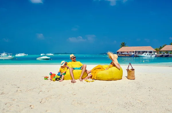 Family Beach Young Couple Yellow Three Year Old Boy Summer — Stock Photo, Image