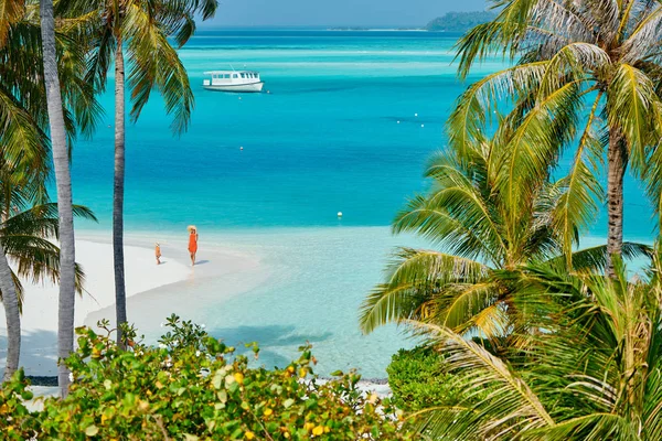 Tre Gamla Barn Pojke Stranden Med Mamma Sommaren Familjesemester Maldiverna — Stockfoto