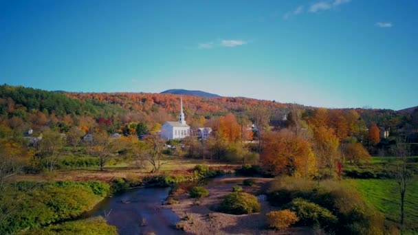 Autumn Aerial Shot Stowe Community Church Vermont Usa — Stock Video