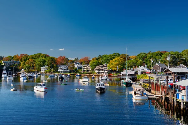 Łodzie rybackie zacumowane w Perkins Cove, Maine, USA — Zdjęcie stockowe