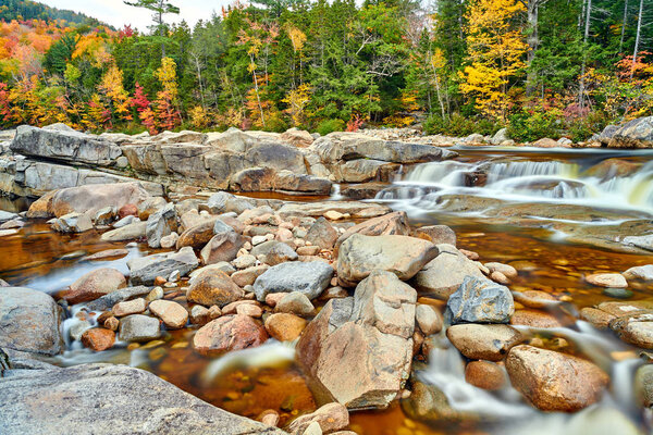 Каскады реки Свифт осенью, Нью-Гэмпшир, США