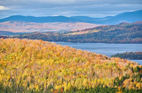 秋のムースルックメグティック湖、メイン州、アメリカ. — ストック写真