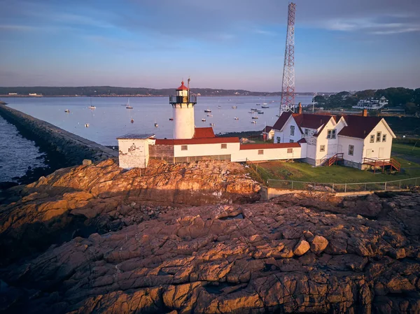 Leuchtturm bei Sonnenaufgang in Gloucester, massachusetts — Stockfoto