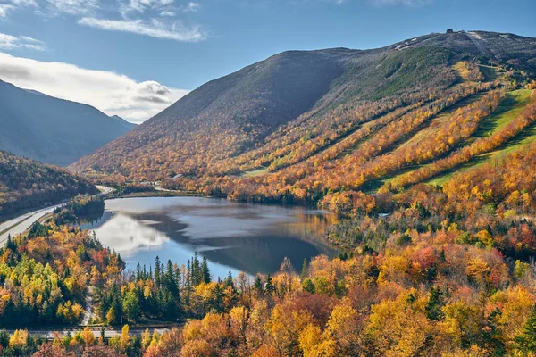 Vista de Echo Lake desde Artist 's Bluff en otoño —  Fotos de Stock