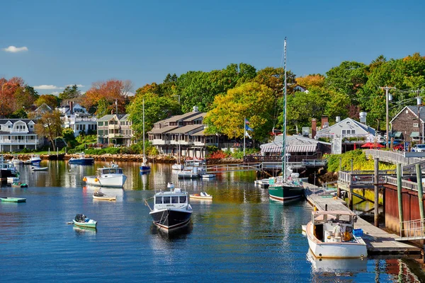 Vissersboten aangemeerd in Perkins Cove, Maine, Verenigde Staten — Stockfoto