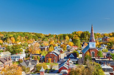 Montpelier kasabası sonbaharda ufuk çizgisi, Vermont, ABD 