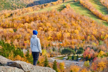 Sonbahar Artist 's Bluff kadın turist